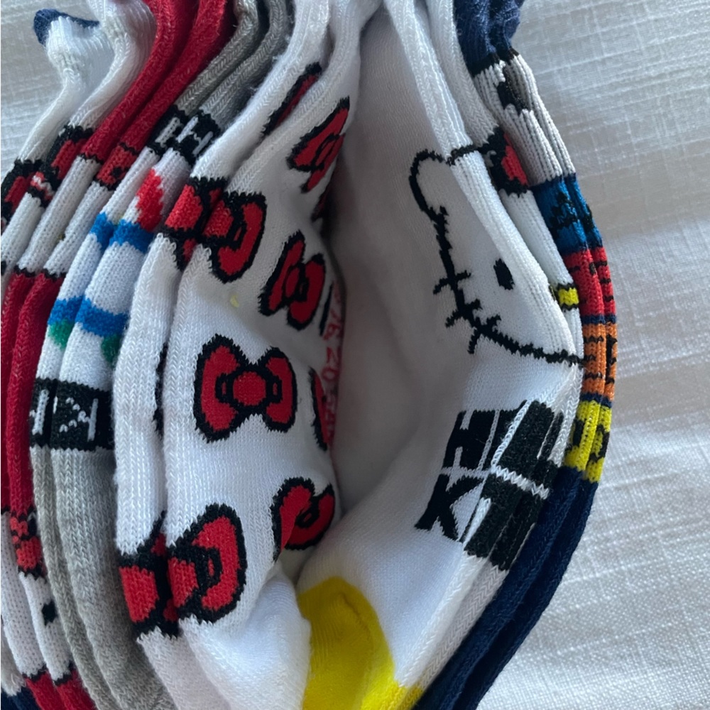 Hello Kitty Socks - Picture 8 of 9